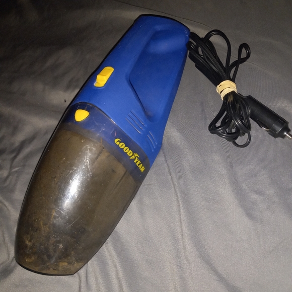Portable Goodyear Plug-In Car Vacuum - Picture 1 of 4